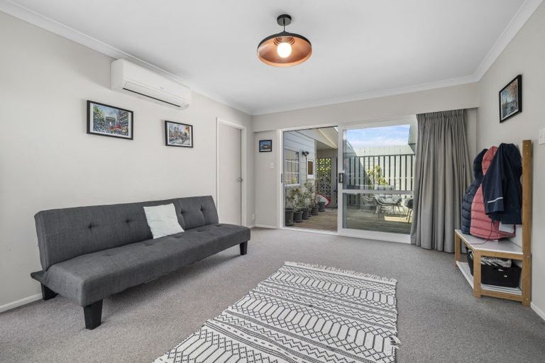 Photo of property in 54 Tremaine Avenue, Two Mile Bay, Taupo, 3330