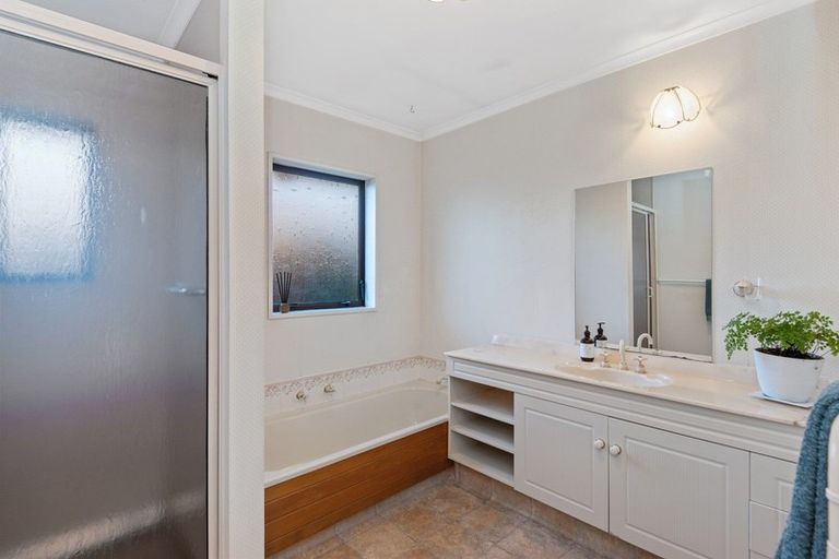 Photo of property in 1/423 Harewood Road, Harewood, Christchurch, 8051