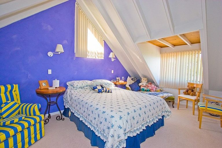 Photo of property in 28 Puawai Place, Northcote, Auckland, 0627