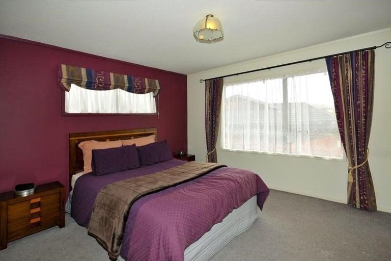 Photo of property in 1/52 Guadeloupe Crescent, Grenada Village, Wellington, 6037