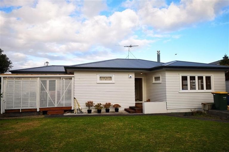 Photo of property in 19 Koromiko Street, New Lynn, Auckland, 0600