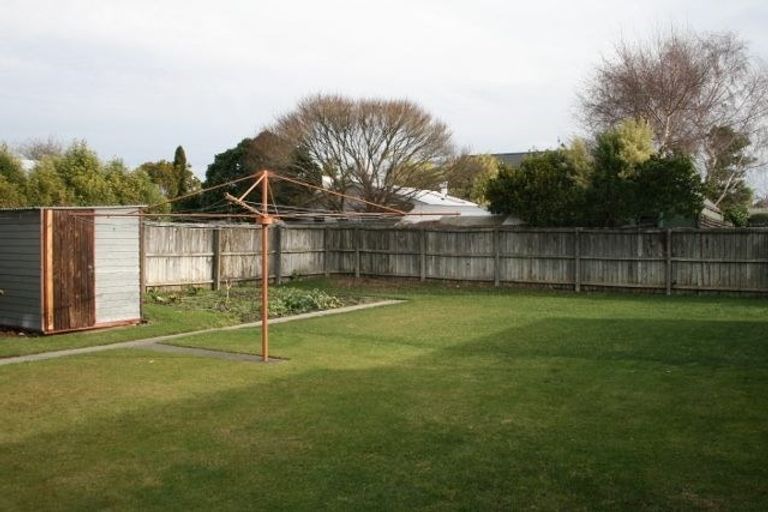 Photo of property in 12 Solway Avenue, Ilam, Christchurch, 8041