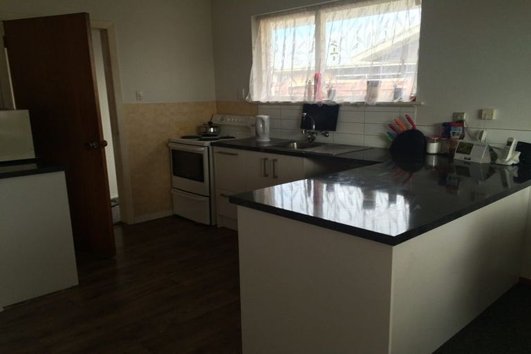 Photo of property in 35 Eglinton Street, Avondale, Christchurch, 8061