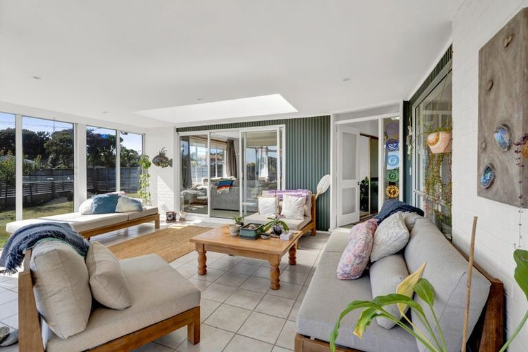 Photo of property in 44 Wairau Road, Oakura, 4314