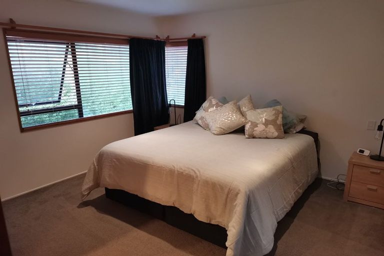 Photo of property in 1/29 Radiata Lane, Chatswood, Auckland, 0626