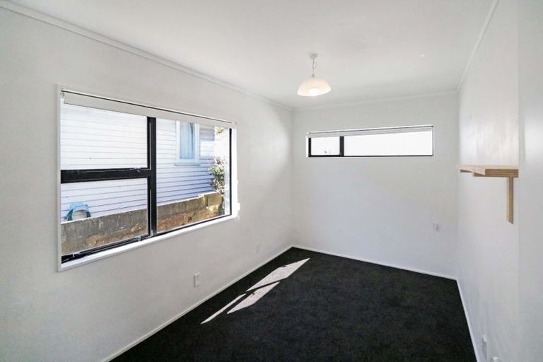 Photo of property in 113 Houghton Bay Road, Houghton Bay, Wellington, 6023