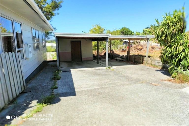 Photo of property in 2/47 Archibald Road, Kelston, Auckland, 0602