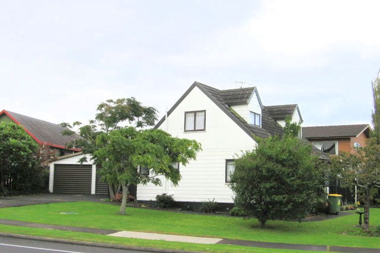Photo of property in 3/6 Gosford Drive, Botany Downs, Auckland, 2010