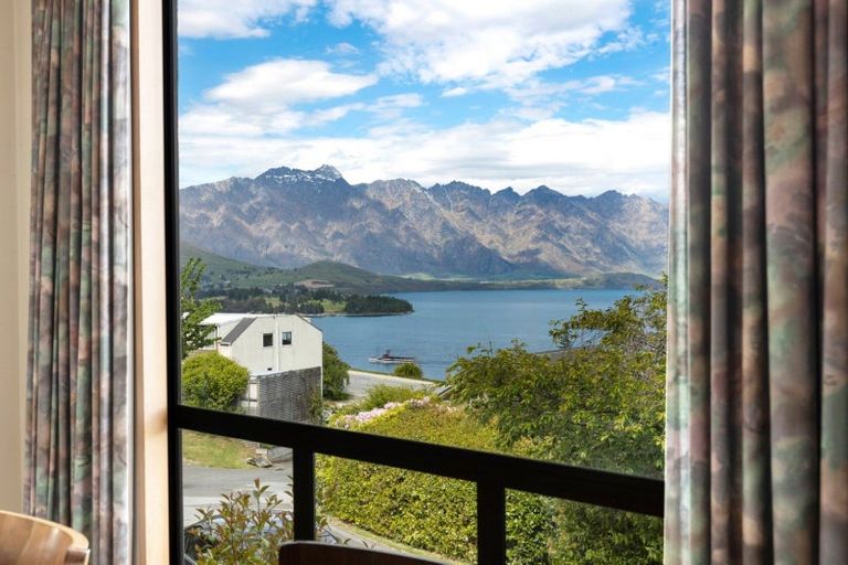 Photo of property in 4 Sainsbury Road, Fernhill, Queenstown, 9300