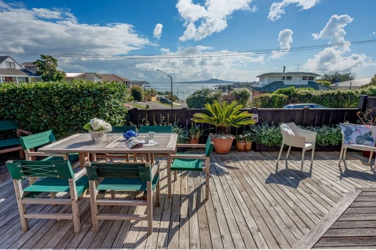 Photo of property in 1/12 Takutai Avenue, Bucklands Beach, Auckland, 2012