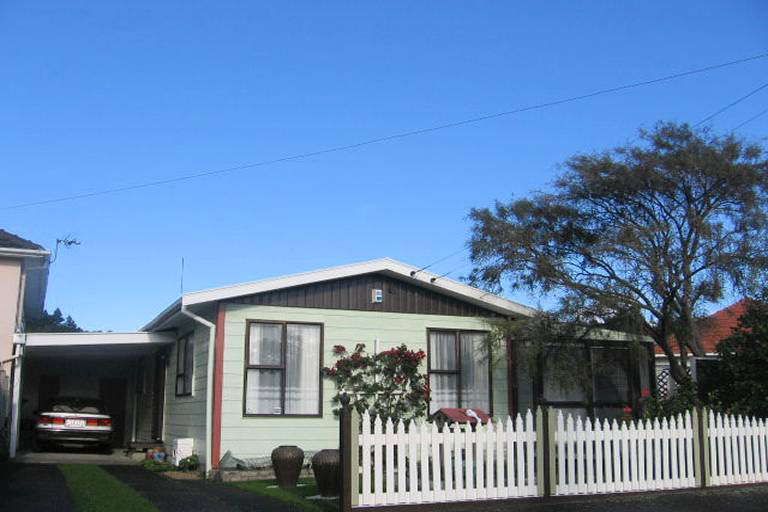 Photo of property in 2/179 Whites Line East, Waiwhetu, Lower Hutt, 5010