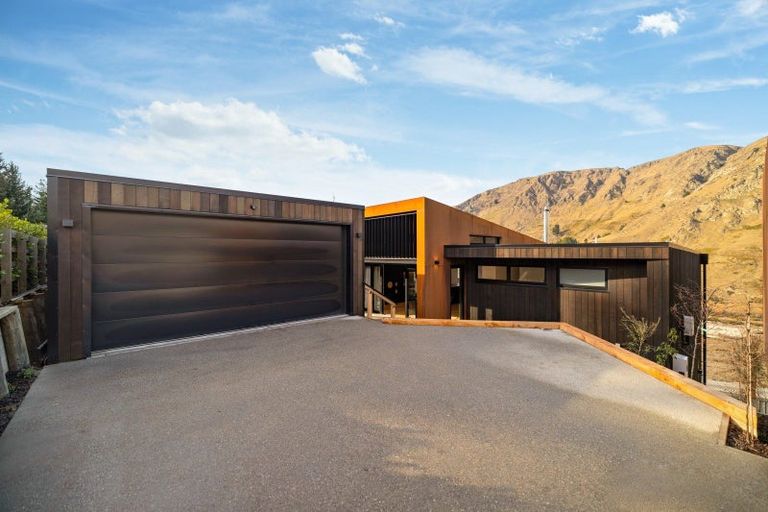 Photo of property in 11 Powder Terrace, Arthurs Point, Queenstown, 9371