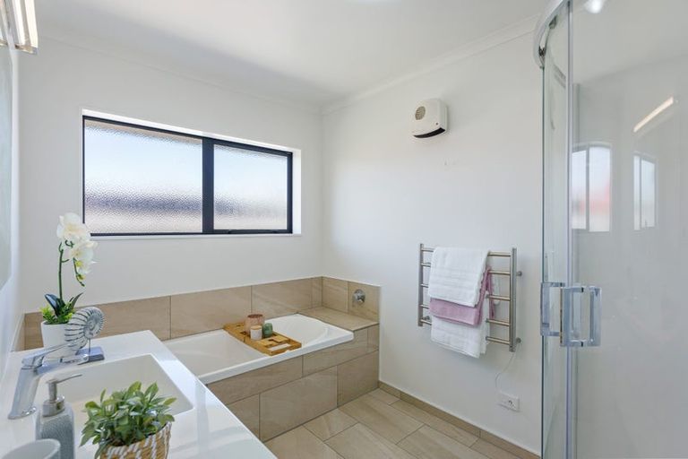 Photo of property in 22 Leanne Way, Waikanae Beach, Waikanae, 5036