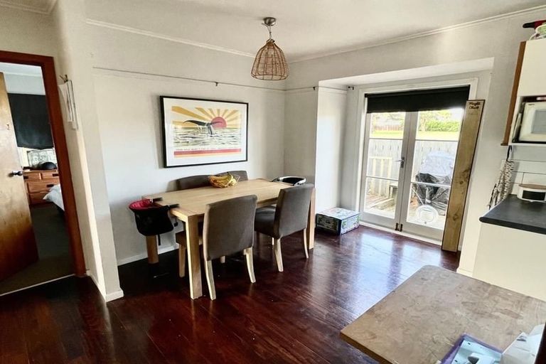 Photo of property in 28 Durham Street, Te Atatu Peninsula, Auckland, 0610