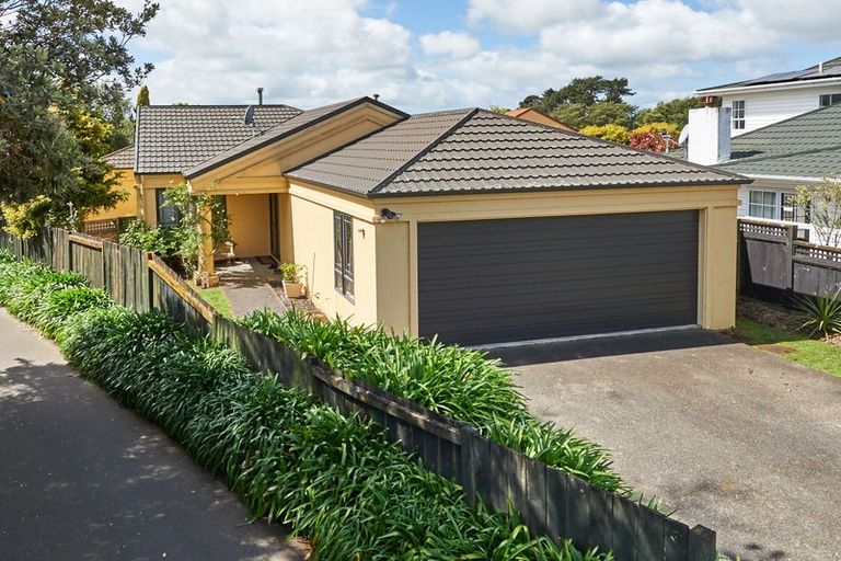 Photo of property in 68 Clifton Terrace, Fitzherbert, Palmerston North, 4410