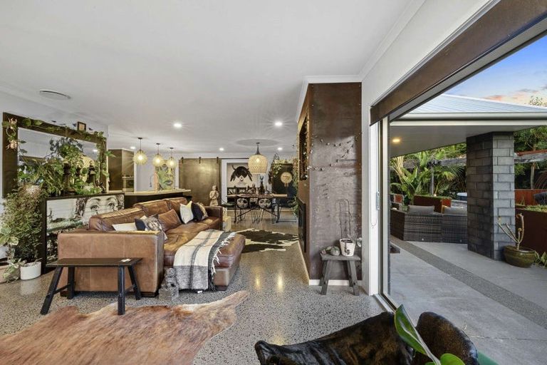 Photo of property in 10 Cooke Farm Grove, Waiwhakaiho, New Plymouth, 4312