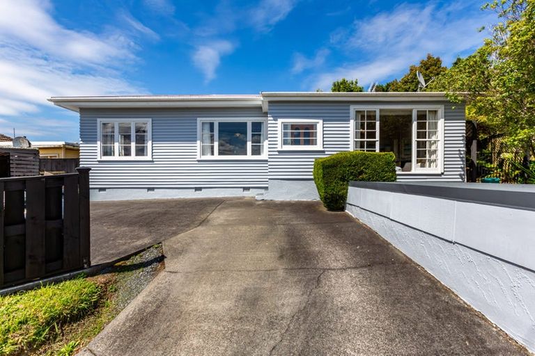 Photo of property in 18 Chester Road, Tawa, Wellington, 5028