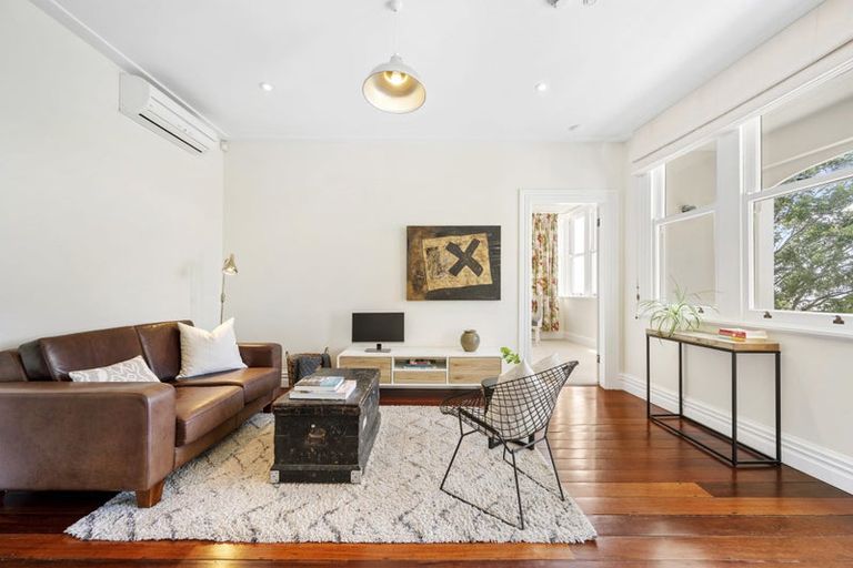 Photo of property in 18 Central Terrace, Kelburn, Wellington, 6012