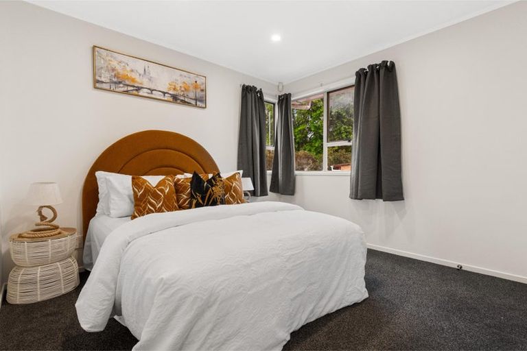 Photo of property in 15 Vina Place, Massey, Auckland, 0614