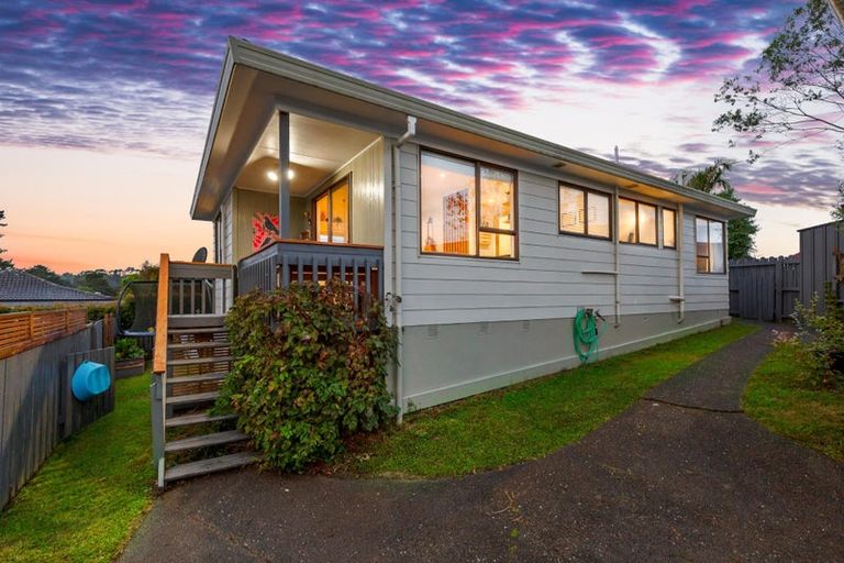 Photo of property in 2/239 Waitemata Drive, Ranui, Auckland, 0612