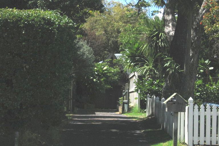 Photo of property in 24a Russell Street, Stanley Point, Auckland, 0624