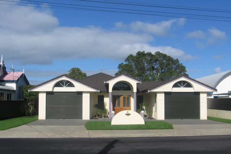Photo of property in 4 Shortland Street, Regent, Whangarei, 0112
