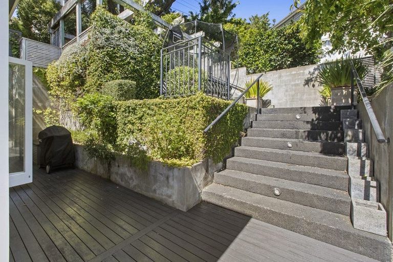 Photo of property in 60 Hawker Street, Mount Victoria, Wellington, 6011