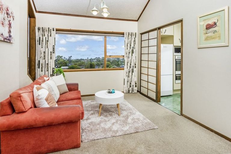 Photo of property in 14 King Richard Place, Browns Bay, Auckland, 0630