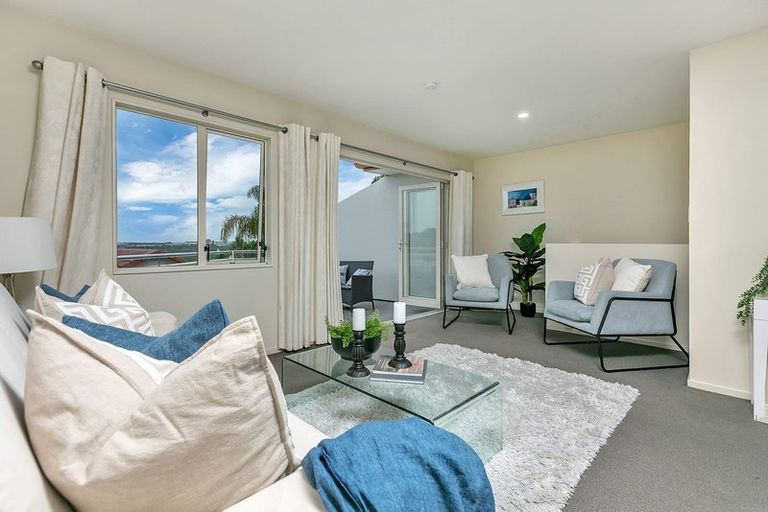 Photo of property in 3/48a Exmouth Road, Northcote, Auckland, 0627