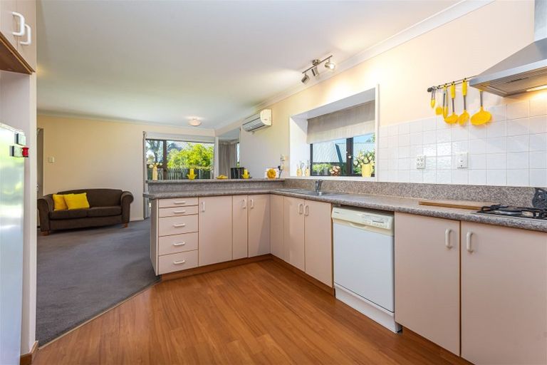 Photo of property in 17 Ridder Place, Halswell, Christchurch, 8025