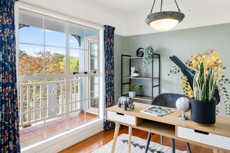 Photo of property in 24 Saunders Close, Whitby, Porirua, 5024