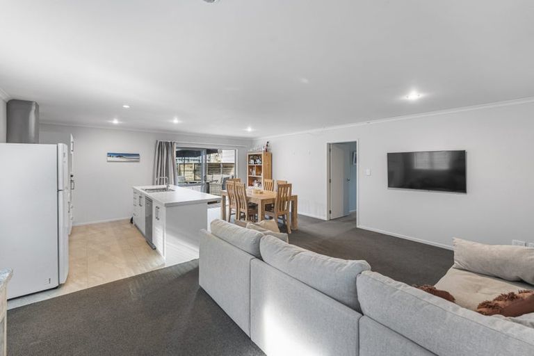 Photo of property in 5b Nielsen Place, Massey, Auckland, 0614