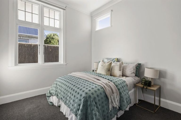 Photo of property in 212 Queens Drive, Lyall Bay, Wellington, 6022