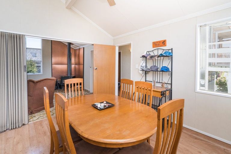 Photo of property in 2 Paradise Place, Milson, Palmerston North, 4414