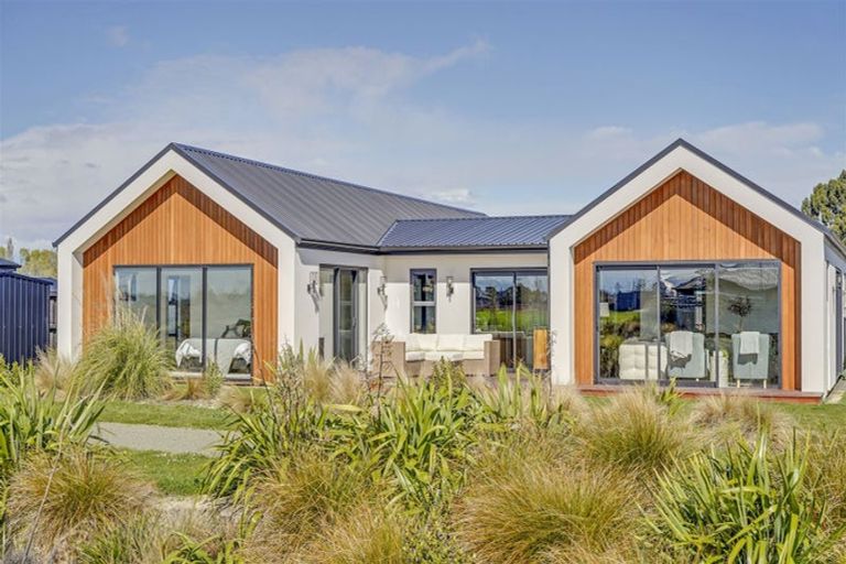 Photo of property in 17 Angus Place, Rangiora, 7400