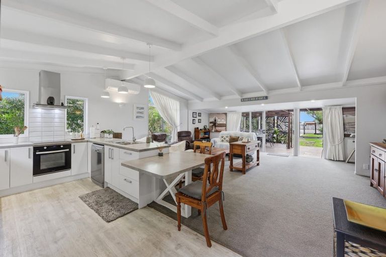 Photo of property in 100 Torkar Road, Clarks Beach, 2122