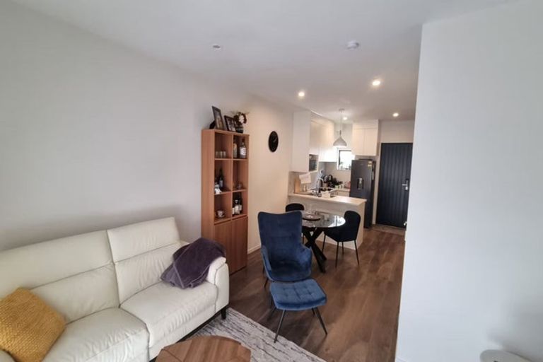 Photo of property in 35 Morihana Close, Glen Eden, 0602