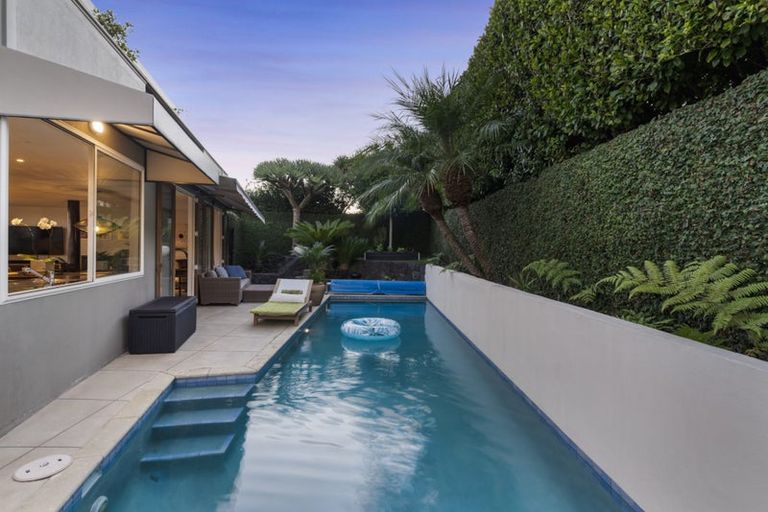 Photo of property in 27a Peter Terrace, Castor Bay, Auckland, 0620