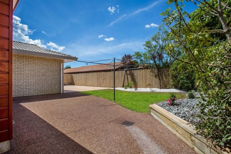 Photo of property in 30 Vanderbilt Parade, Albany, Auckland, 0632