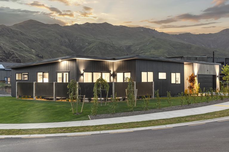 Photo of property in 26 Deans Drive, Wanaka, 9382
