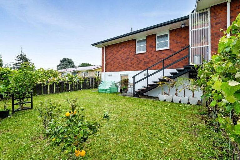 Photo of property in 19 Dives Avenue, Hawera, 4610