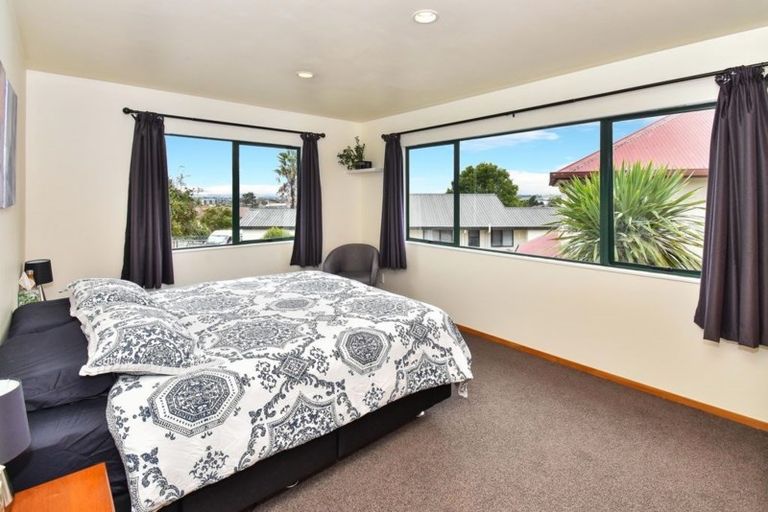 Photo of property in 1/10 Hilltop Road, Clover Park, Auckland, 2019