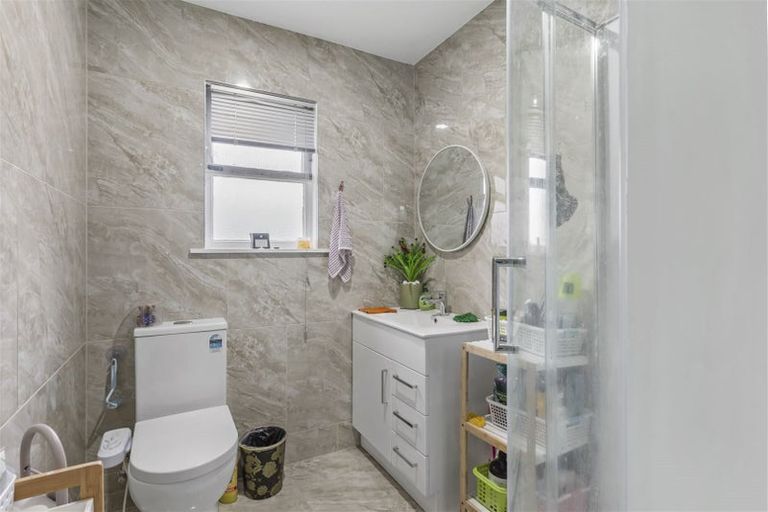 Photo of property in 11 Paragon Avenue, Beach Haven, Auckland, 0626