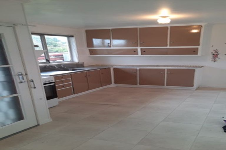 Photo of property in 3/1 Sturges Road, Henderson, Auckland, 0610