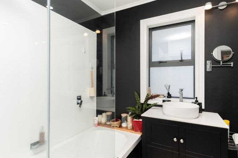 Photo of property in 40 Kapiti Crescent, Titahi Bay, Porirua, 5022