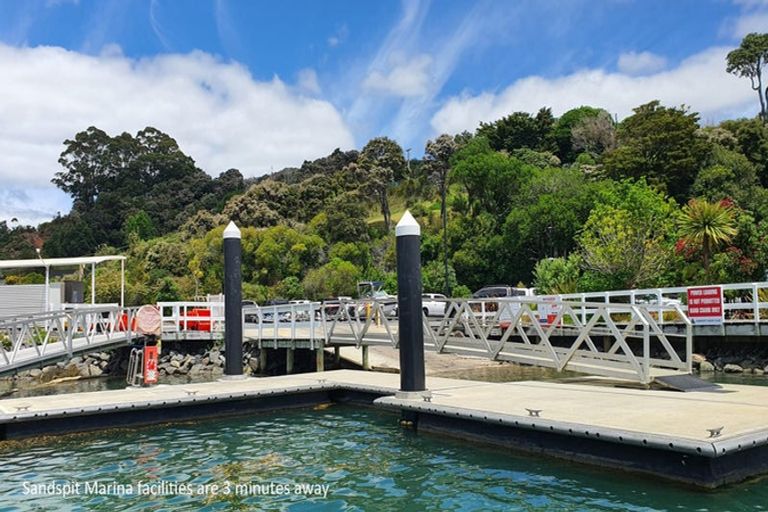 Photo of property in 16 Kanuka Road, Sandspit, Warkworth, 0982