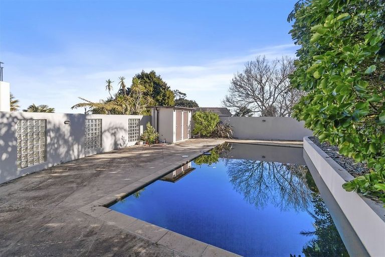 Photo of property in 16 Mayall Avenue, Beach Haven, Auckland, 0626