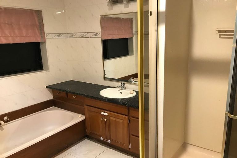 Photo of property in 7 Kallaroo Place, Botany Downs, Auckland, 2010