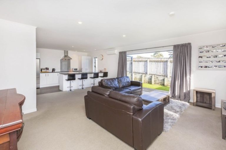 Photo of property in 21 Sunstone Crescent, Brown Owl, Upper Hutt, 5018