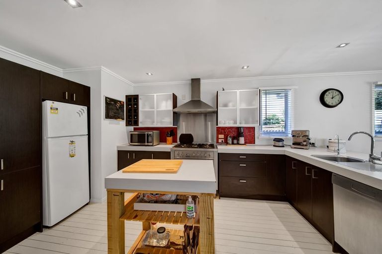 Photo of property in 46 Awanui Street, Merrilands, New Plymouth, 4312